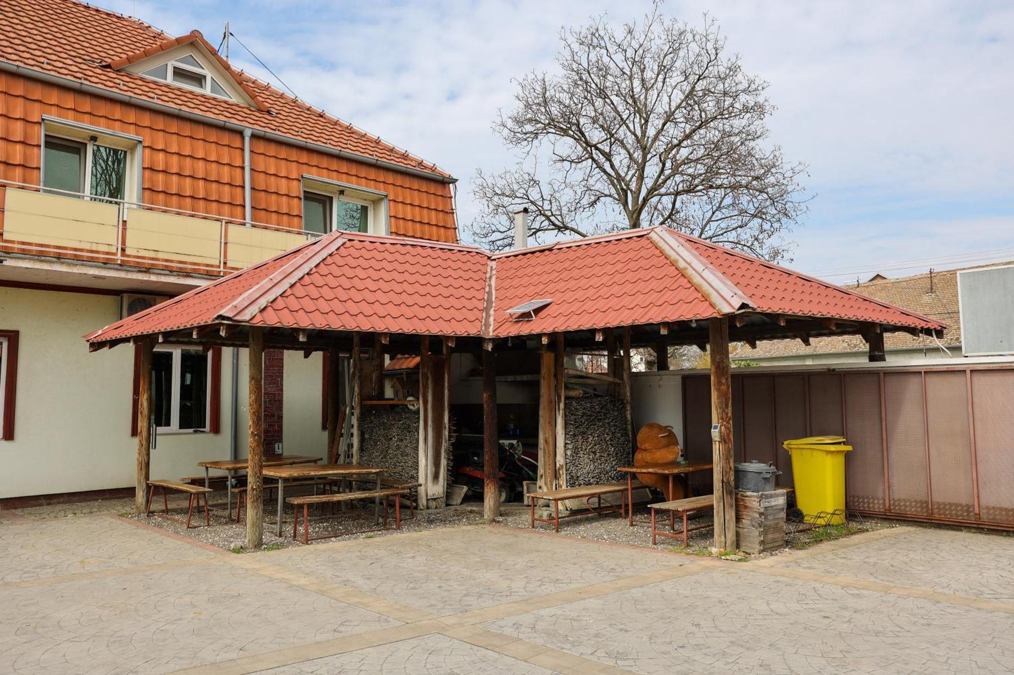 Marex Centar Hotel Jabuka Exterior foto