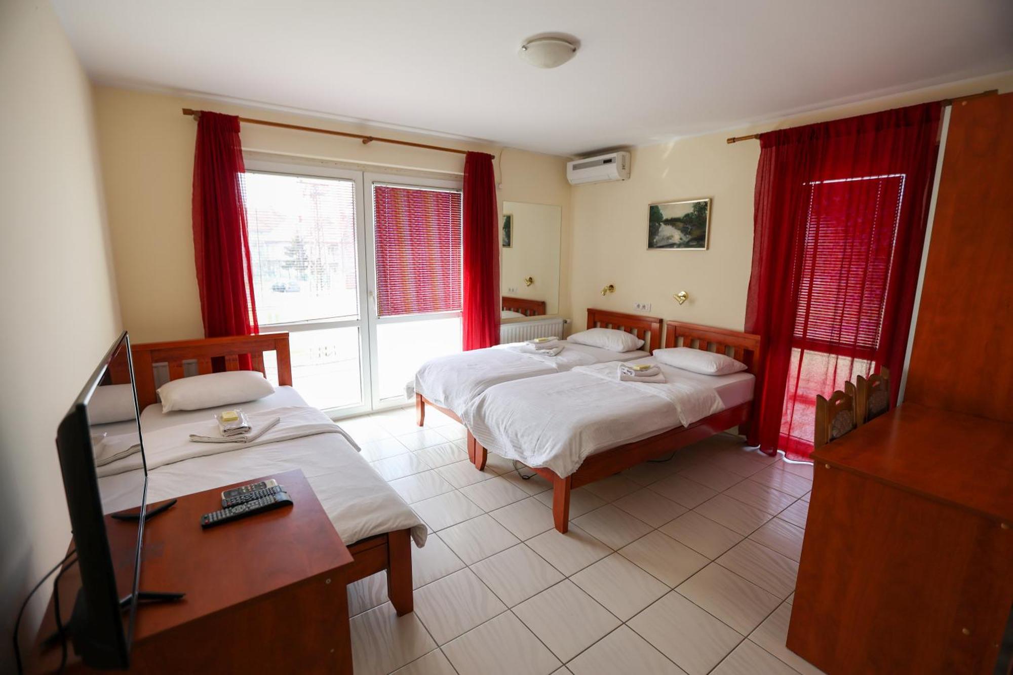Marex Centar Hotel Jabuka Exterior foto